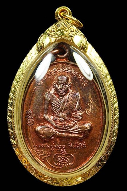 เหรียญรุ่นแรก หลวงปู่หมุน มนต์พระกาฬหลังหนุมานเชิญธง จมูกโด่งๆ ผิวแดงๆ เลี่ยมทองไมครอน เคาะเดียว