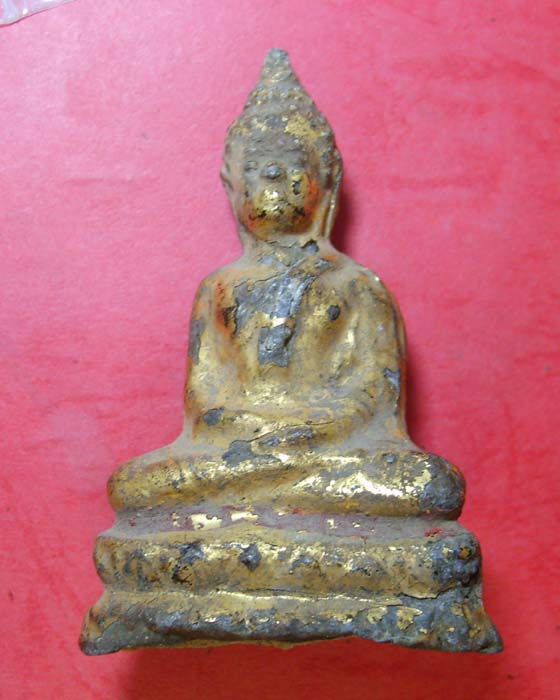 พระแก้บนขนาดใหญ่เนื้อตะกั่วลงรักปิดทอง