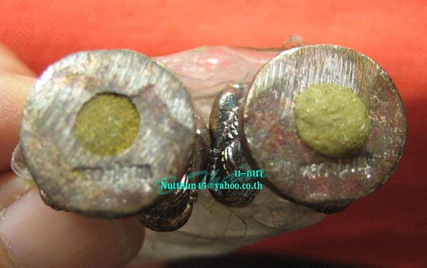 เคาะเดียว ๒ องค์ หนุมานเนื้อชนวน ก้นอุดสีผึ้งและชานหมาก ตอกโค้ด หลวงปู่คำบุ สวยๆครับ