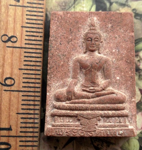 10 บาท กับ พระผงพระองค์แสน วัดพระธาตุเชิงชุม จ.สกลนคร ......BG153