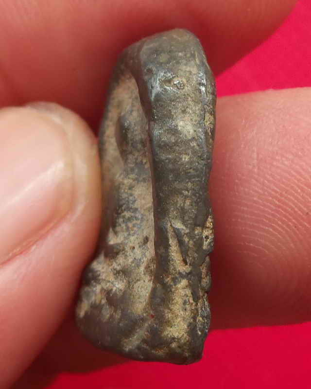 พระซุ้มกอสนิมแดง กรุวัดทองแท่ง ลพบุรี