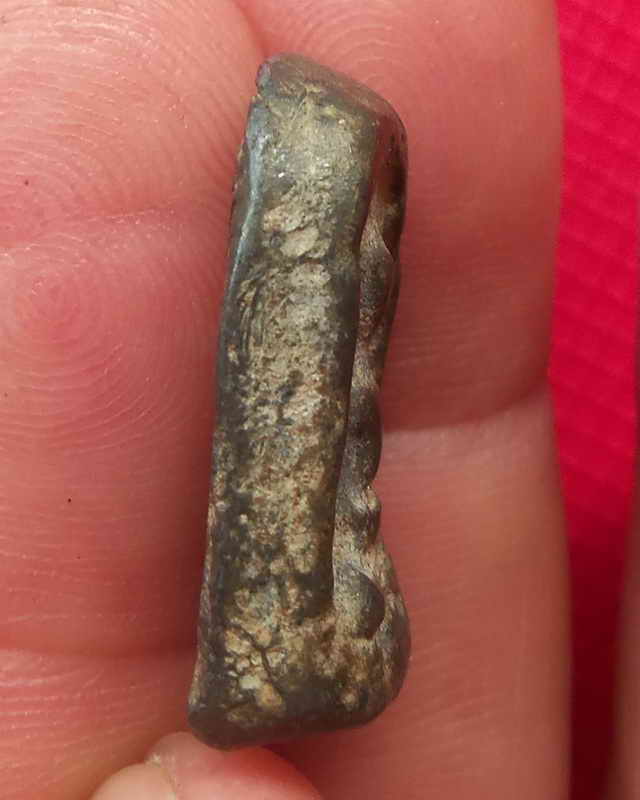 พระซุ้มกอสนิมแดง กรุวัดทองแท่ง ลพบุรี