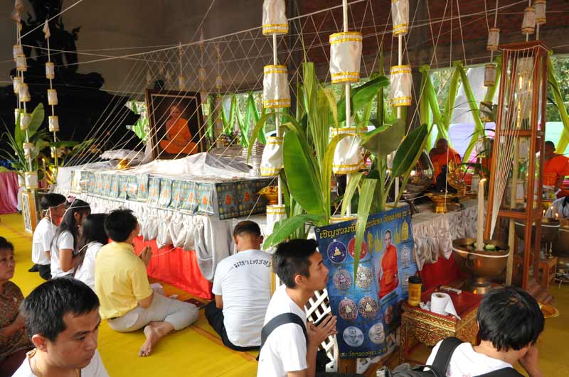 หลวงพ่อหวั่น รุ่นมหาเศรษฐี.. เสมาสัตตะหน้าทองคำ..