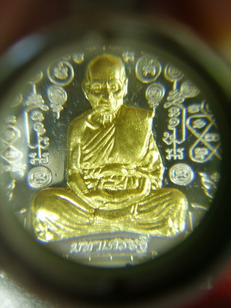 หลวงพ่อหวั่น รุ่นมหาเศรษฐี.. หมื่นยันต์เงินหน้าทองคำ..
