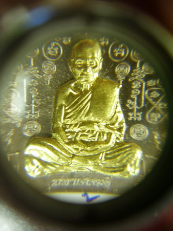หลวงพ่อหวั่น รุ่นมหาเศรษฐี.. หมื่นยันต์นวะหน้าทองคำ..