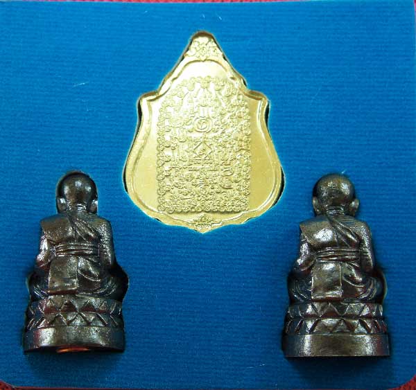หลวงปู่ทวด หมื่นยันต์ รุ่นรวยหายห่วง ชุดพิเศษทอดกฐิน วัดช้างไห้ เนื้อฝาบาตลงยาสีเเดง หมายเลข 3594
