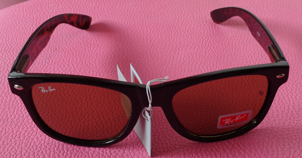 แว่นกันแดด Ray Ban สีดำ เลนส์สีชา ขาลายกระ ของใหม่ครับ + พิเศษของแถม