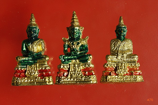 รูปหล่อพระแก้วมรกต 3 ฤดู