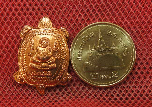 เต่าหลวงพ่อหลิว วัดไทรทองพัฒนา รุ่น เฮงกับเฮง ปี 38 งานปิดทองลูกนิมิต เนื้อทองเเดง พร้อมกล่อง 