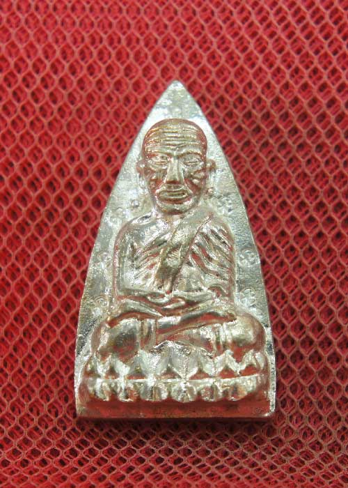 หลวงปู่ทวดหลังเตารีดหล่อโบราณวัดบวรนิเวศวิหาร เนื้อนวะโลหะแก่เงิน 12 โค๊ด หมายเลข 275 ปี 43
