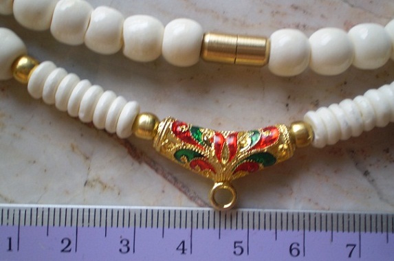 สร้อยกระดูกช้าง  3 ห่วง  ทองไมครอนลงยบา  ห่วงกลางทรงกระจับ  เคาะเดียว 