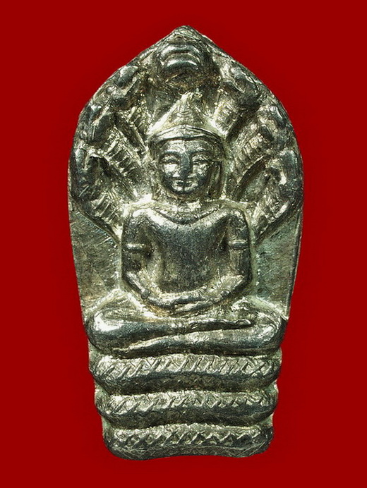 ปรกใบมะขาม 6 รอบ หลวงพ่อเกษม เขมโก เนื้อเงิน ปี2526 (NO.3)