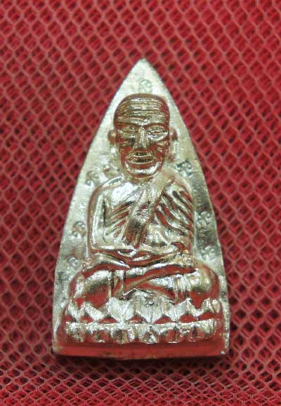 หลวงปู่ทวดหลังเตารีดหล่อโบราณวัดบวรนิเวศวิหาร เนื้อนวะโลหะแก่เงิน 12 โค๊ด หมายเลข 219 ปี 43
