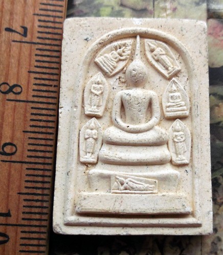 10 บาท กับ พระเนื้อผงสมเด็จหลวงพ่อคูณ วัดบ้านไร่ ...BG218