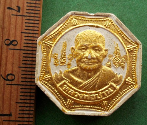10 บาท พระผงหลวงพ่อปาน รุ่นสร้างอัฏฐเจดียืมหามณฑป หลวงพ่อเพชร หลวงพ่อปาน วัดเจ้าแปด จ.อยุธยา.** Pi70