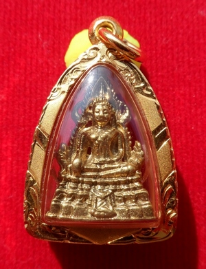 พระพุทธชินราช เลี่ยมทองคำแท้ ( น้ำหนักทอง 2.2 กรัม )