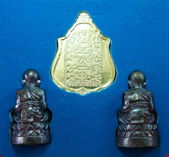 หลวงปู่ทวด หมื่นยันต์ รุ่นรวยหายห่วง ชุดพิเศษทอดกฐิน วัดช้างไห้ เนื้อฝาบาตลงยาสีน้ำเงิน หมายเลข 377