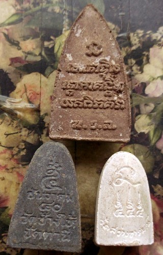 10 บาท กับ พระผงหลวงปู่ทวด 3 องค์ ....Bh268