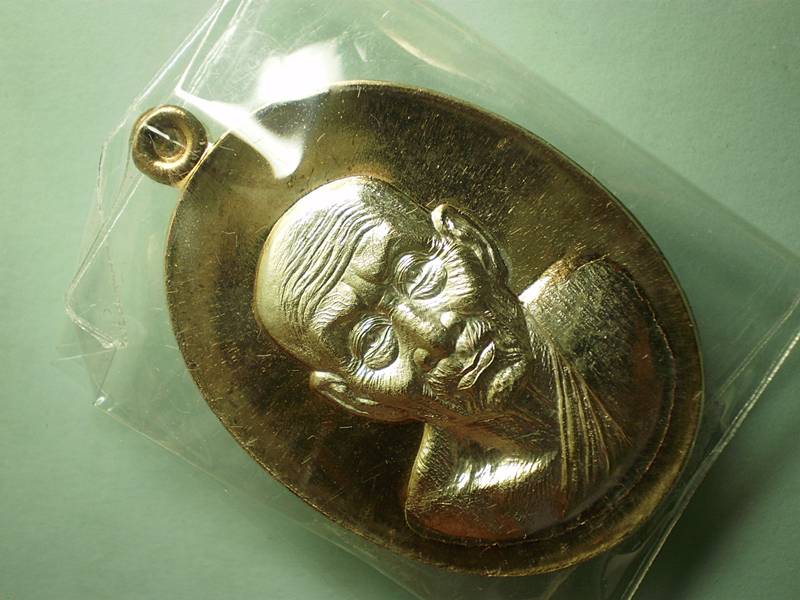 ..เหรียญหลวงพ่อทวด หน้าอรหันต์ นิรันตราย๗๗ เนื้อนวะองค์เงินราคา จอง1500 แต่แดงที่1000