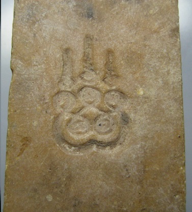 สมเด็จขาโต๊ะหลังยันต์๕ 