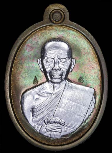 เหรียญรูปไข่ครึ่งองค์ ปาฏิหารย์EOD ลพ.คูณ เนื้อนวะหน้ากากเงิน No.155 สวย แยกชุดซื้อที่ดิน