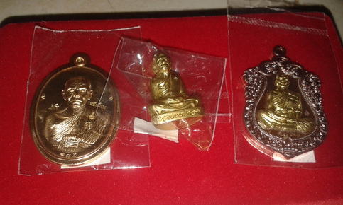 หลวงพ่อคูณ รุ่นปาฏิหาริย์ EOD ชุดกรรมการ ซื้อที่ดิน รับ 3 เหรียญ