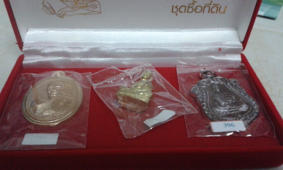 หลวงพ่อคูณ รุ่นปาฏิหาริย์ EOD ชุดกรรมการ ซื้อที่ดิน รับ 3 เหรียญ