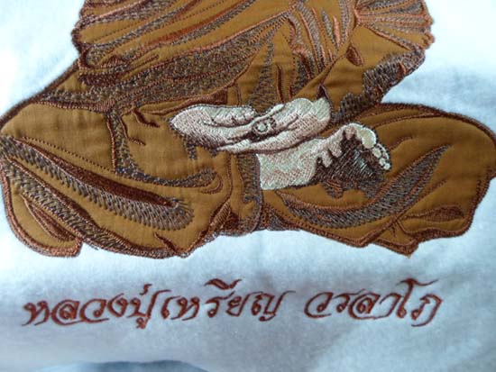 +++ ผ้าทอจีวร หลวงปู่เหรียญ วรลาโภ  +++