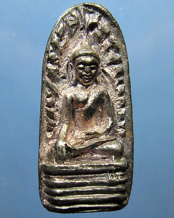 พระรอดมหาวัน รุ่นน้อมเกล้า ปี2539 เนื้อเงิน 