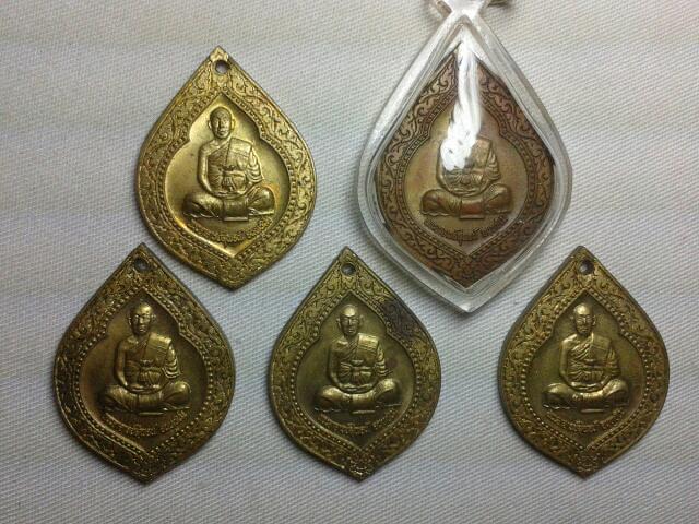เหรียญหลวงพ่อสุพจน์ สวยๆ ครับ เอาไป 5 เหรียญ เคาะเดียว