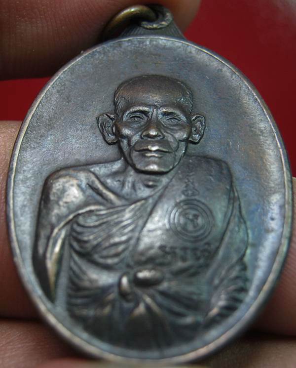 หลวงพ่อเอีย วัดบ้านด่าน ประจันตคาม ปราจีนบุรี รุ่นสันติบาล เนื้อทองแดง สวยๆครับ