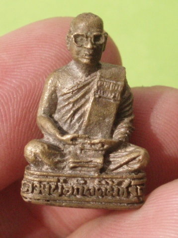 ((แดง 40บาท)) รูปหล่อพระครูกิตติพัชรคุณ รุ่น ชนะมาร