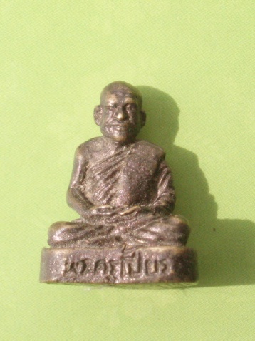 ((แดง 40บาท)) รูปหล่อพพระครูเปี้ยว วัดสมุทรคาม ( บ้านท่า ) จ.เพชรบุรี