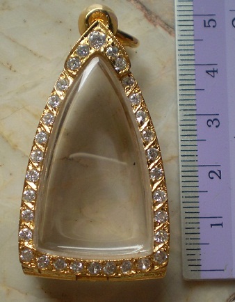 ตลับเงินแกะลาย  ล้อมเพชร  ชุบทองแท้ ใส่ ลป ทวด หลังเตารีดใหญ่ เคาะเดียว 