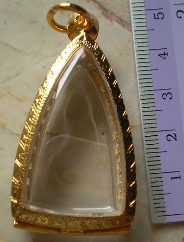 ตลับเงินแกะลาย  ล้อมเพชร  ชุบทองแท้ ใส่ ลป ทวด หลังเตารีดใหญ่ เคาะเดียว 