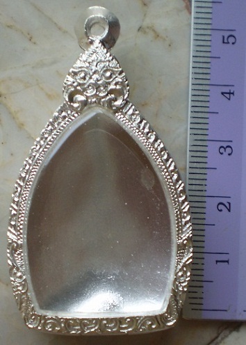 ตลับเงินแกะลาย  ปิดหลัง  ใส่เหรียญเจ้าสัว  ลป  บุญ  เคาะเดียว 