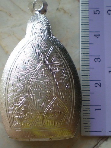 ตลับเงินแกะลาย  ปิดหลัง  ใส่เหรียญเจ้าสัว  ลป  บุญ  เคาะเดียว 