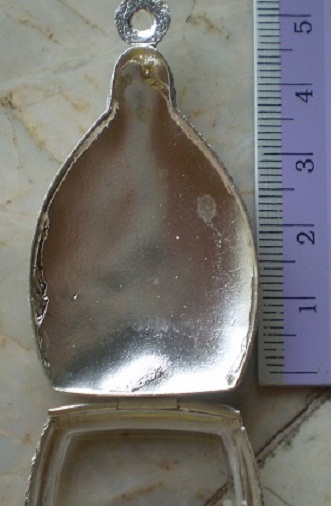 ตลับเงินแกะลาย  ปิดหลัง  ใส่เหรียญเจ้าสัว  ลป  บุญ  เคาะเดียว 