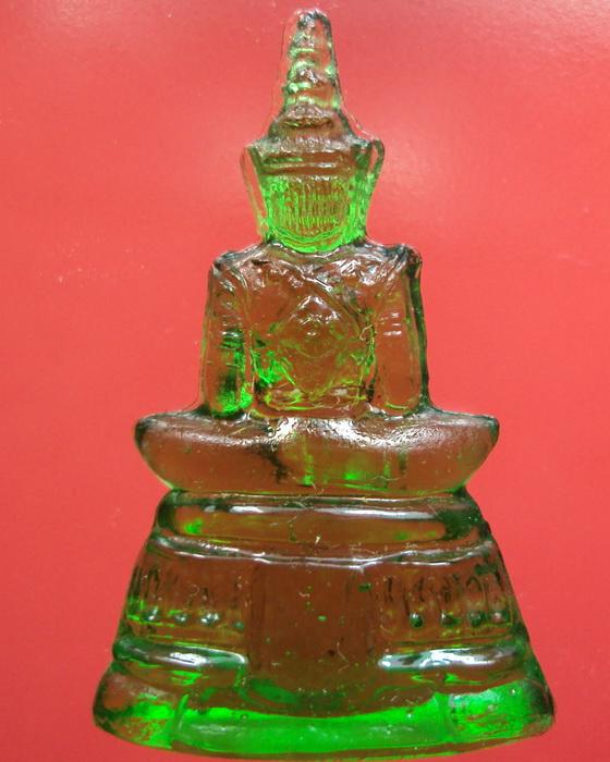 พระแก้วมรกต เนื้อแก้ว รศ200 ฉลองกรุง200ปี พศ.2525 ((องค์ที่3))