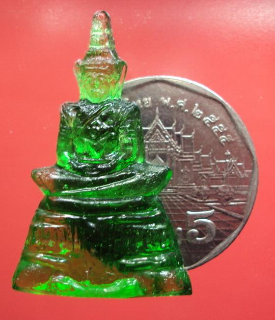 พระแก้วมรกต เนื้อแก้ว รศ200 ฉลองกรุง200ปี พศ.2525 ((องค์ที่3))