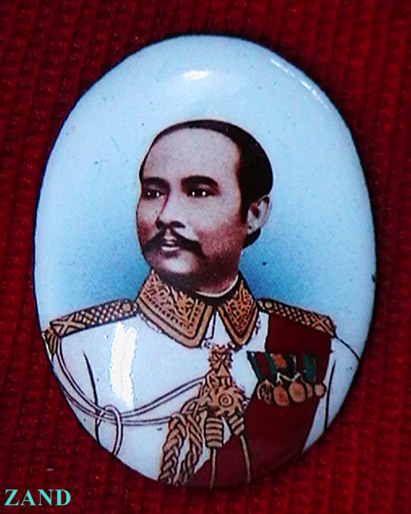 ล็อกเก็ตหิน  ร.๕  หลวงพ่อเกษม  เขมโก เสก ปี ๓๗  พร้อมกล่องเดิมๆ