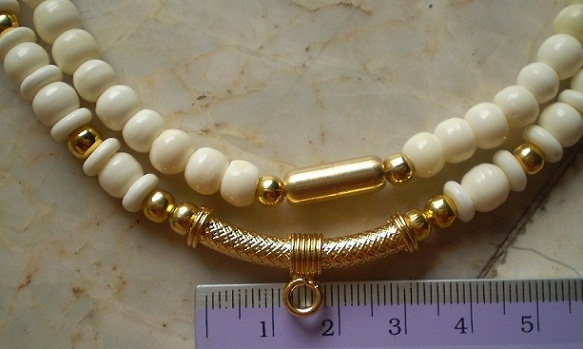 สร้อยกระดูกช้าง  เม็ดกลม  สลับทองไมครอน  ห่วงกลางโค้ง  เคาะเดียว   