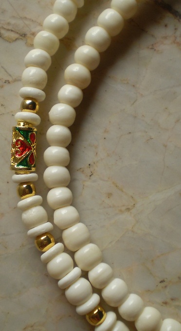 สร้อยกระดูกช้าง  เม็ดกลม  สลับทองไมครอน  ห่วงกลางโค้ง  เคาะเดียว   