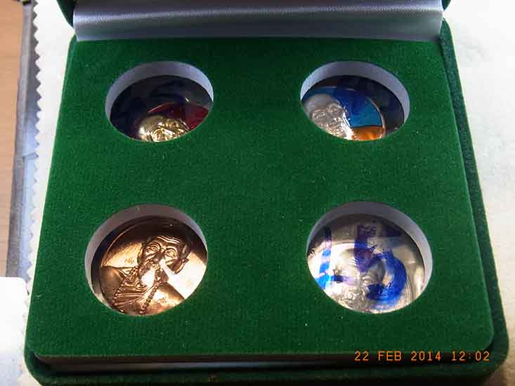 รุ่นสุดท้ายออกวัดกุดชมพู หลวงปู่คำบุ รุ่นถุงเงินมหาลาภ เหรียญกลม ชุดกรรมการพิเศษ 4 เหรียญ สร้างน้อย