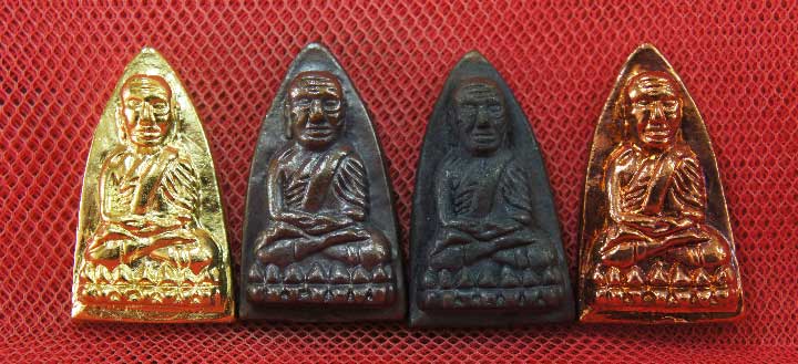 หลวงปู่ทวด พิมพ์เตารีดใหญ่ 4 องค์ เนื้อเปียกทอง เนื้อนวะ เนื้อผิวไฟ เนื้อสตางค์เเดง วัดในหาน อ.นอง อ