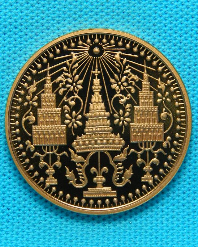 เหรียญ(PERTH MINT)พระแก้วมรกตทรงเครื่อง ๓ ฤดู(พระพุทธมหามณีรัตนปฏิมากร)