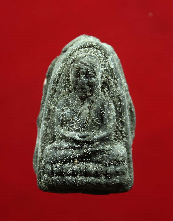หลวงปู่ทวดเนื้อว่าน วัดนาประดู่ พิมพ์พระรอด (2องค์)