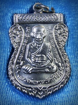 หลวงปู่ทวด รุ่นเสาร์ ๕ มหามงคล 100 ปี อาจารย์ทิม วัดช้างให้ เนื้ออัลปาก้า โค๊ด ท สวยๆ พร้อมกล่องเดิม