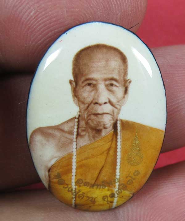 ล๊อกเก็ตฉากขาวทอง รุ่นสุดท้าย หลวงปู่คำบุ คุตฺตจิตฺโต วัดกุดชมภู จ.อุบลราชธานี รุ่นอุดมทรัพย์