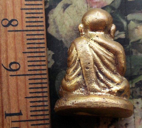 10 บาท กับ รูปหล่อหลวงพ่อเงิน ...Bi532